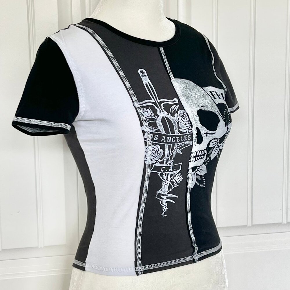 Hollister Women's Colorblock Black & White Skull Cropped Baby Tee Size XS - Picture 3 of 6